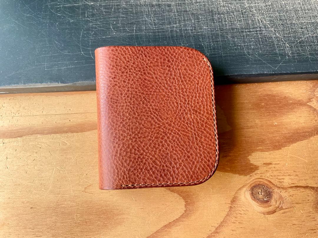 【旧作アウトレット】イタリアヌメ レザー 二つ折り財布 シボ　手縫い