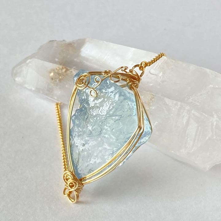 アクアマリン原石の14kgfワイヤーブレスレット