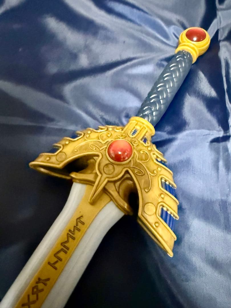 ドラゴンクエスト アイテムズギャラリースペシャル ロトの剣と盾& 天空の剣