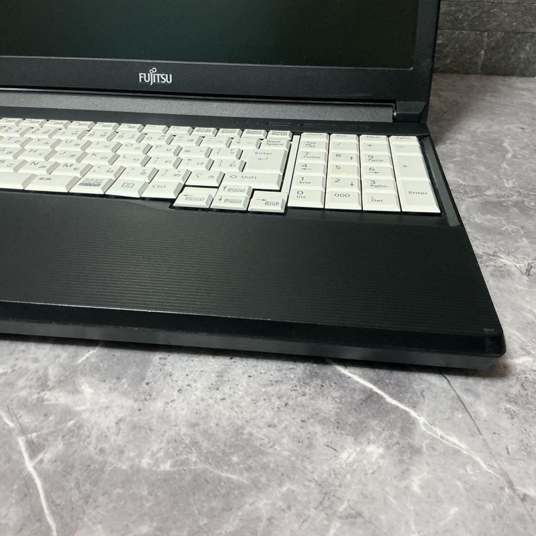 FUJITSU 第10世代 新品SSD 256GB 2022購入品 顔認証 良品