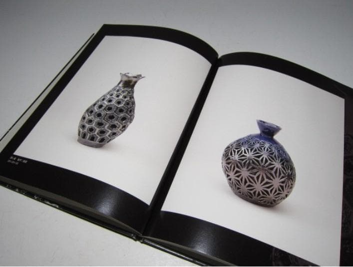 ○梅田明夫 透かし彫り亀甲壷 作品集「楓」付 全高40.5ｃｍ k447