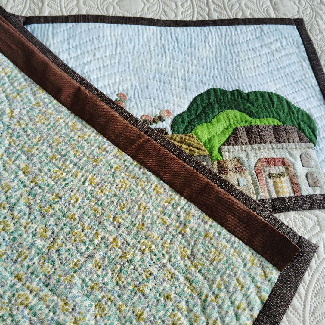 ハウスのパッチワークタペストリー【85】