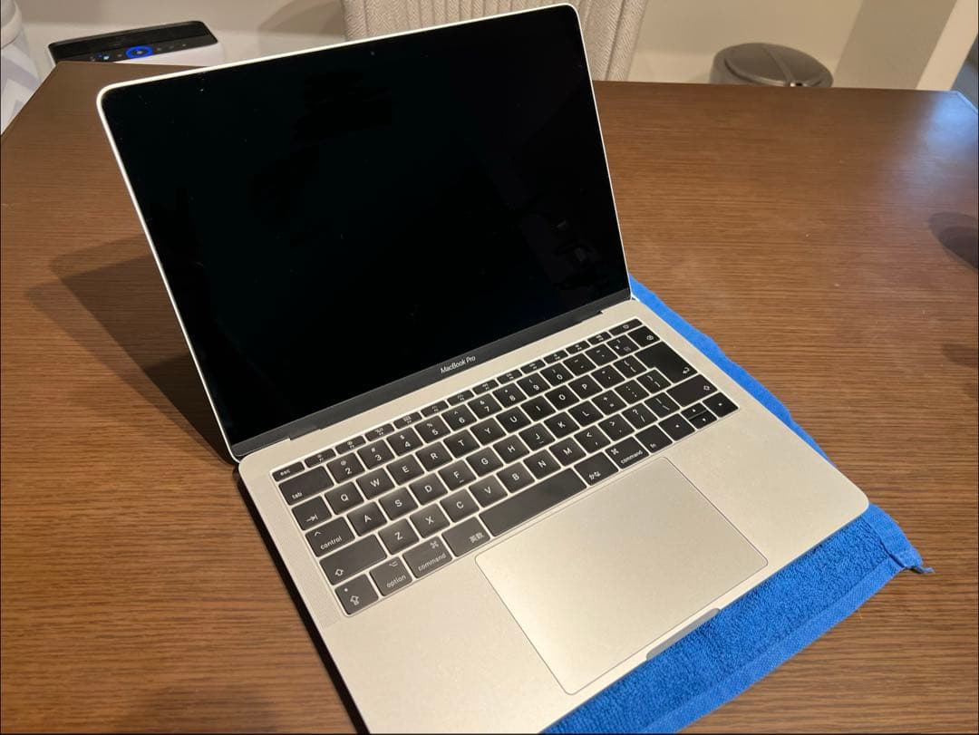 美品 MacBook Pro 13 USキーボードトップ 純正充電器付