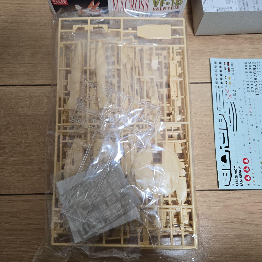 マクロス プラモデル5個+デカールセット VF-1J VF-1D VF-19A