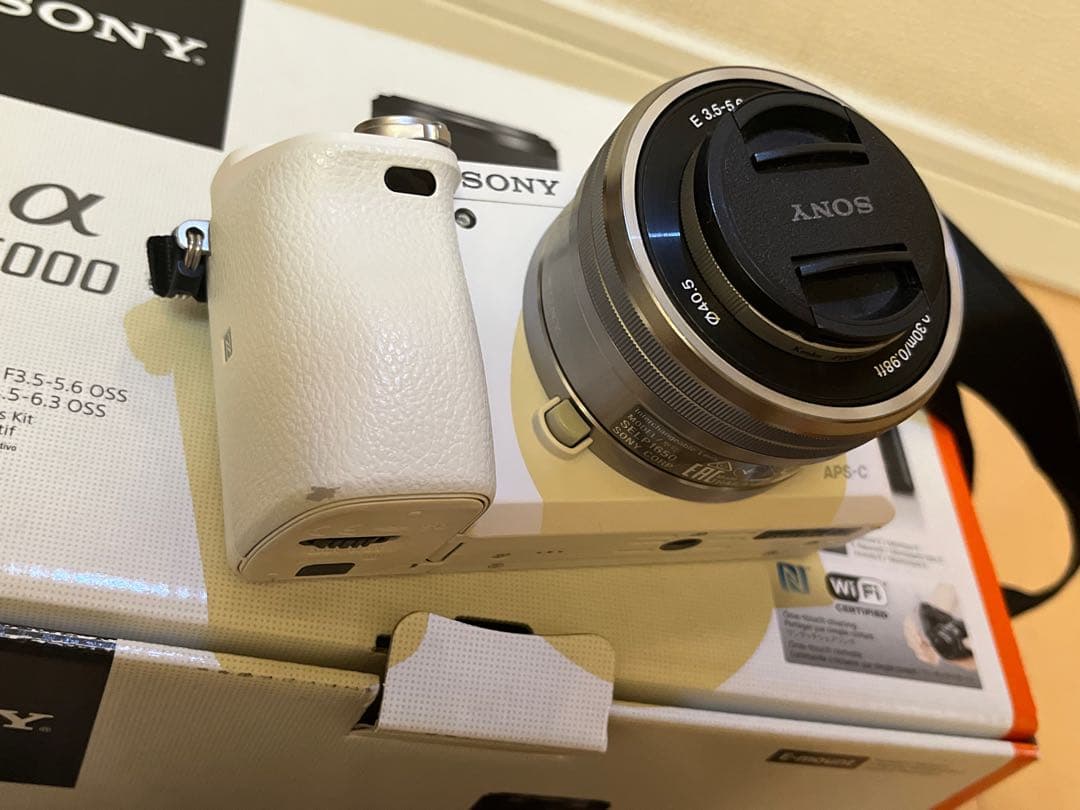 SONY α6000 Wズームレンズキット元箱予備バッテリー付
