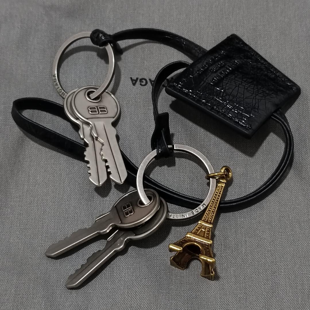 【BALENCIAGA】 Le City チャーム エッフェル塔 ブラック
