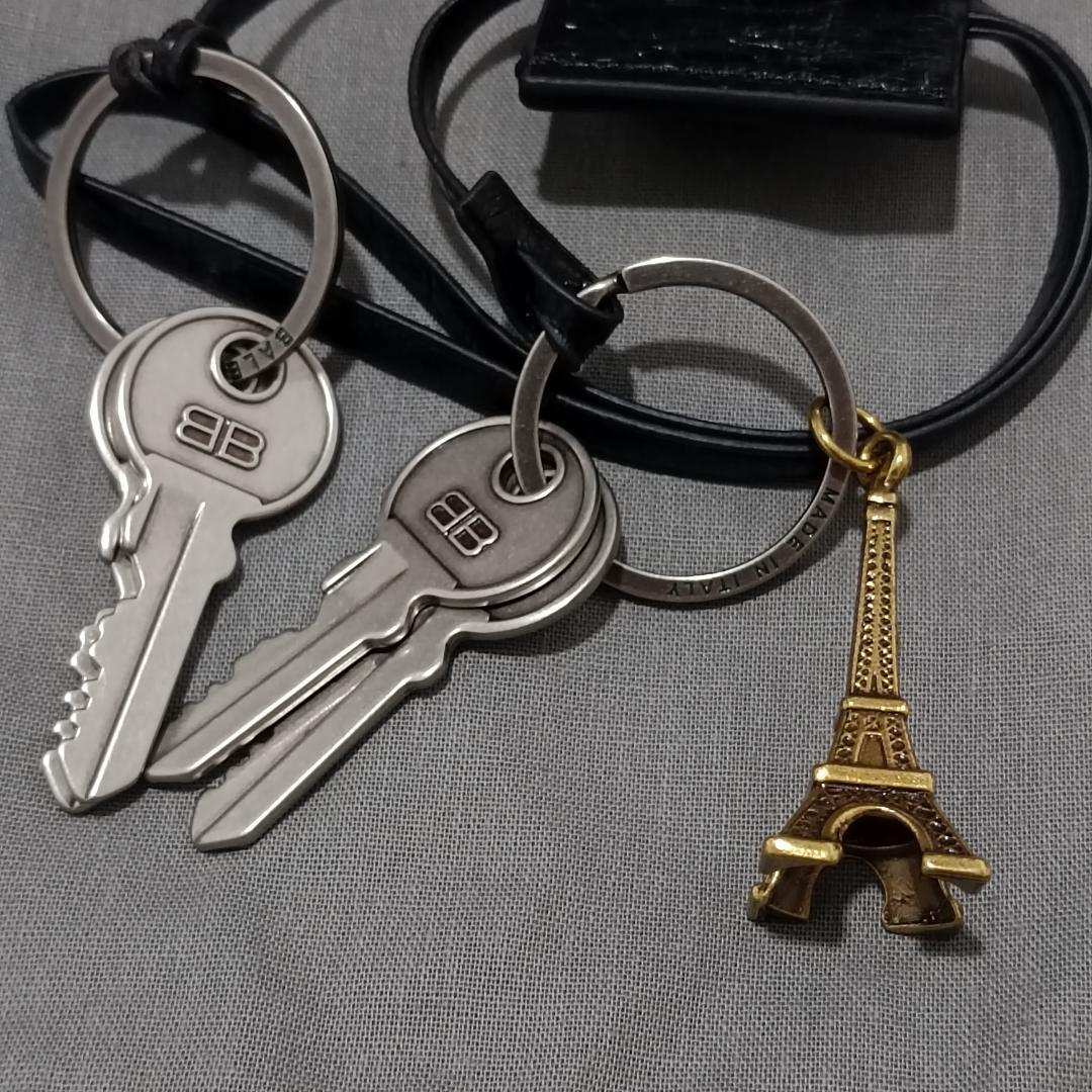 【BALENCIAGA】 Le City チャーム エッフェル塔 ブラック