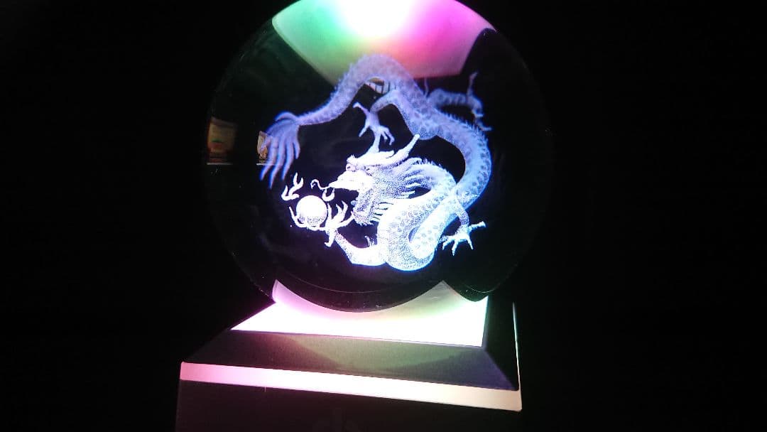 水晶内彫り 龍 大玉78ミリとLED台座照明レインボーコースター セット