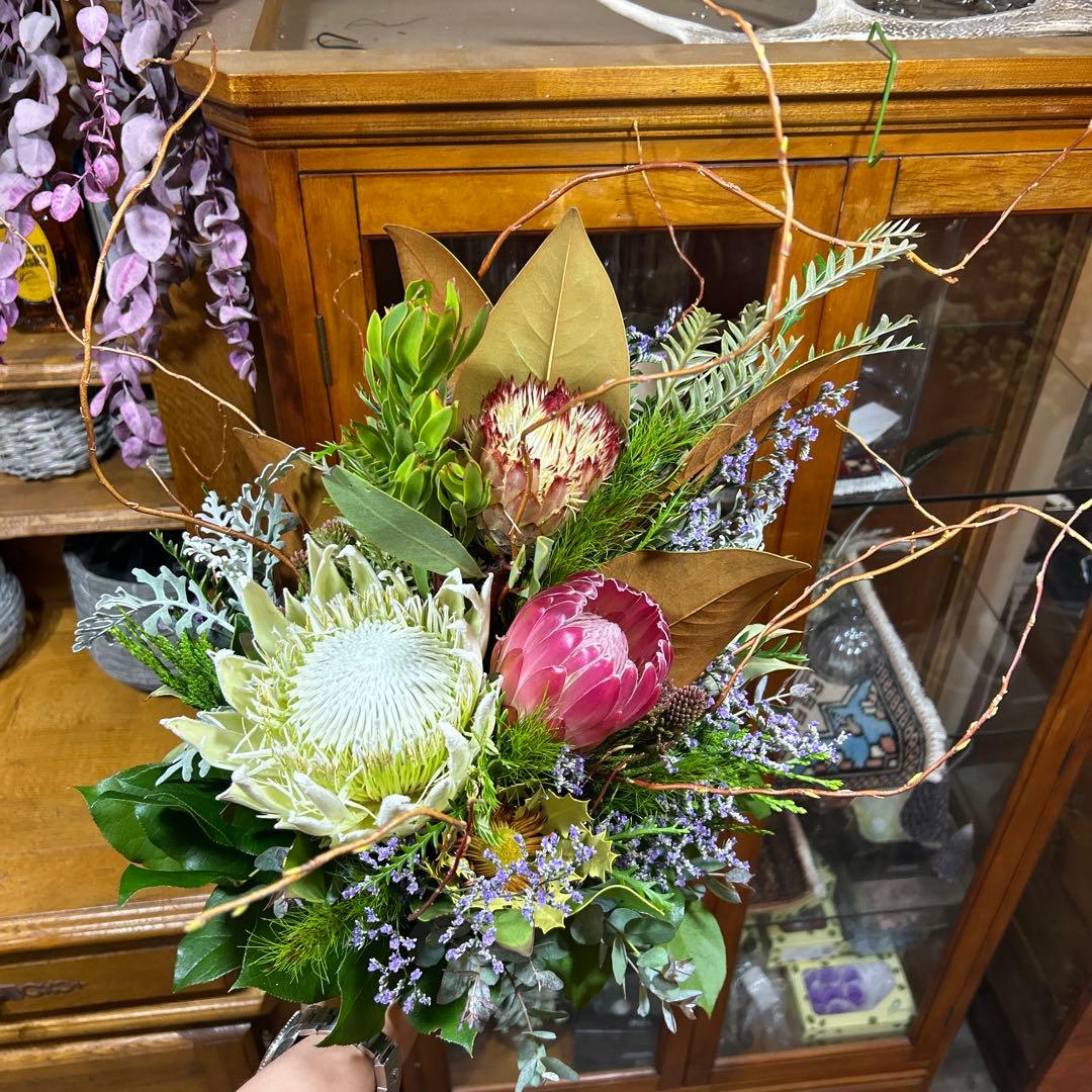 ホワイトキングとドラゴン柳の吊り下げスワッグ