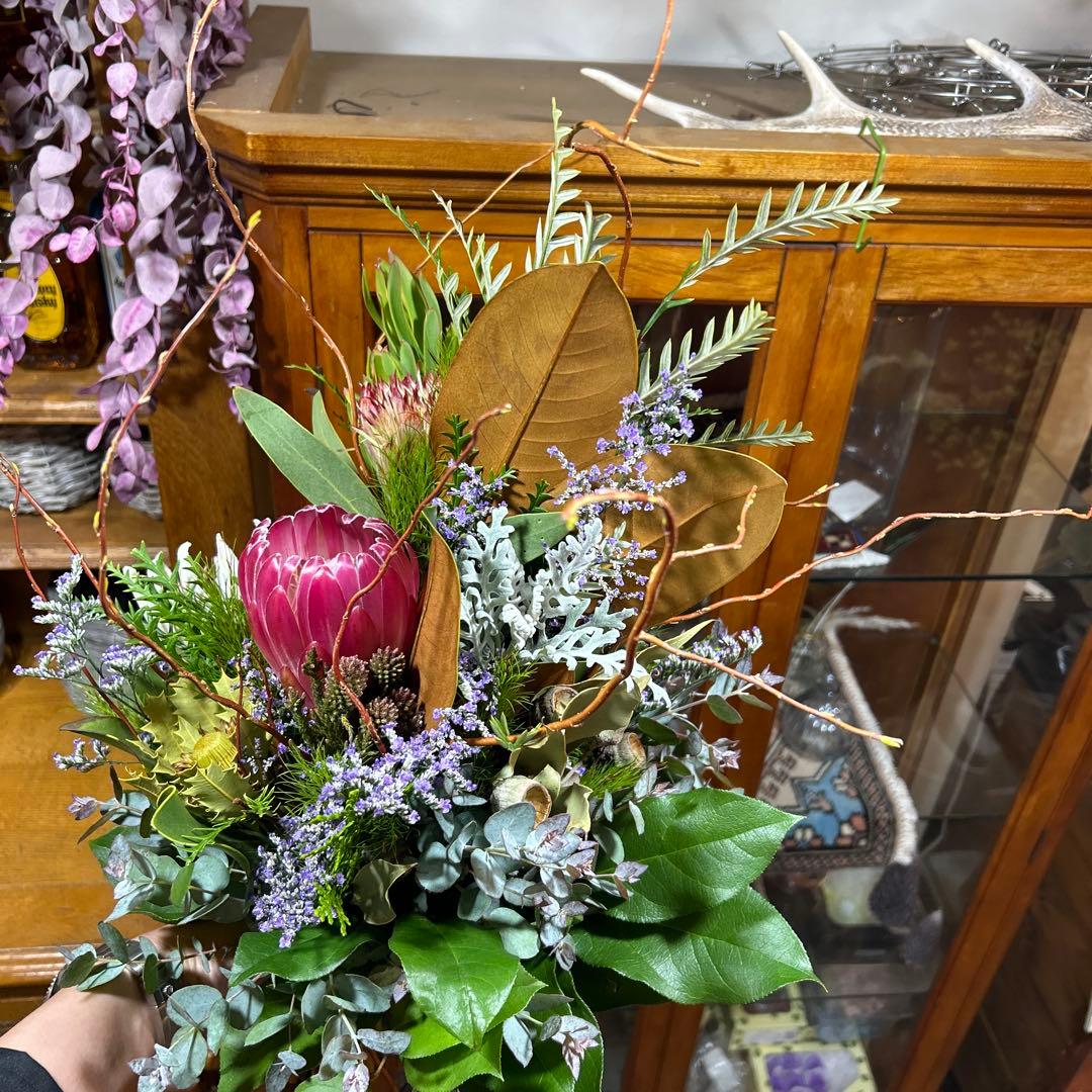 ホワイトキングとドラゴン柳の吊り下げスワッグ