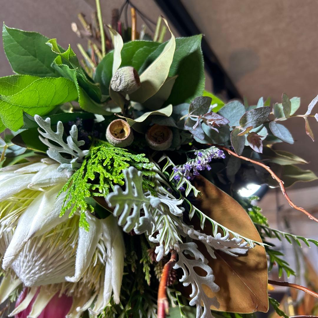 ホワイトキングとドラゴン柳の吊り下げスワッグ