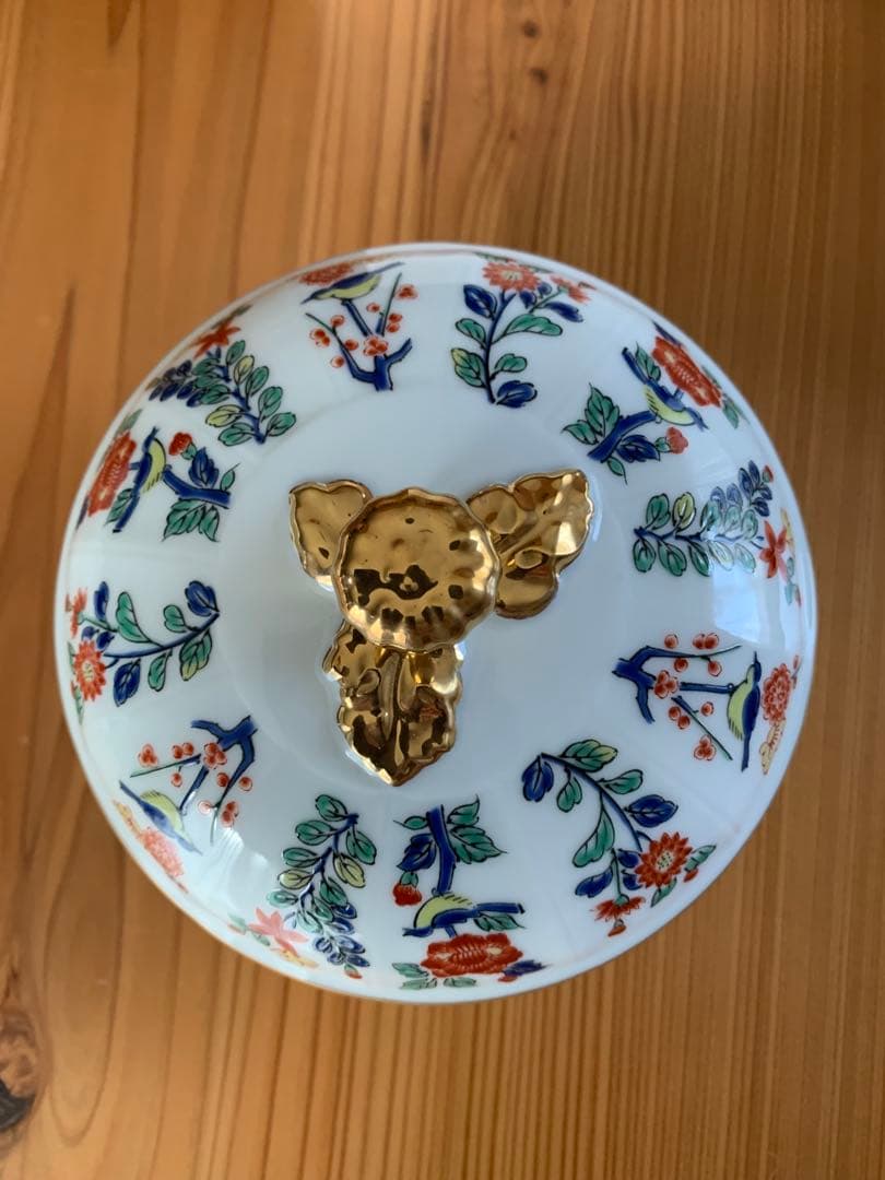 新品未使用　有田焼 マイセン写し色絵草花文 蓋付き菓器