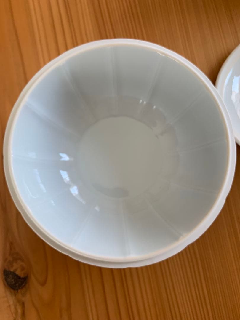 新品未使用　有田焼 マイセン写し色絵草花文 蓋付き菓器