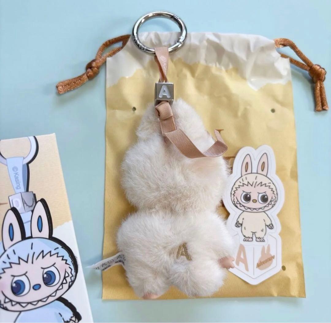 ラブブ アルファベット ぬいぐるみペンダント ⭐︎ A