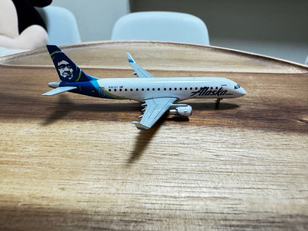 アラスカ航空　エンブラエルE175 1/400
