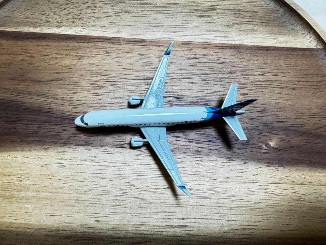 アラスカ航空　エンブラエルE175 1/400