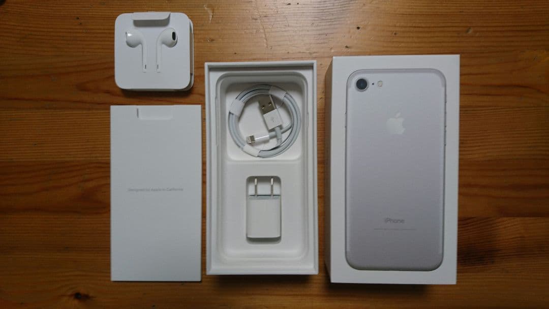 新品未使用 iPhone7 シルバー docomo simフリー