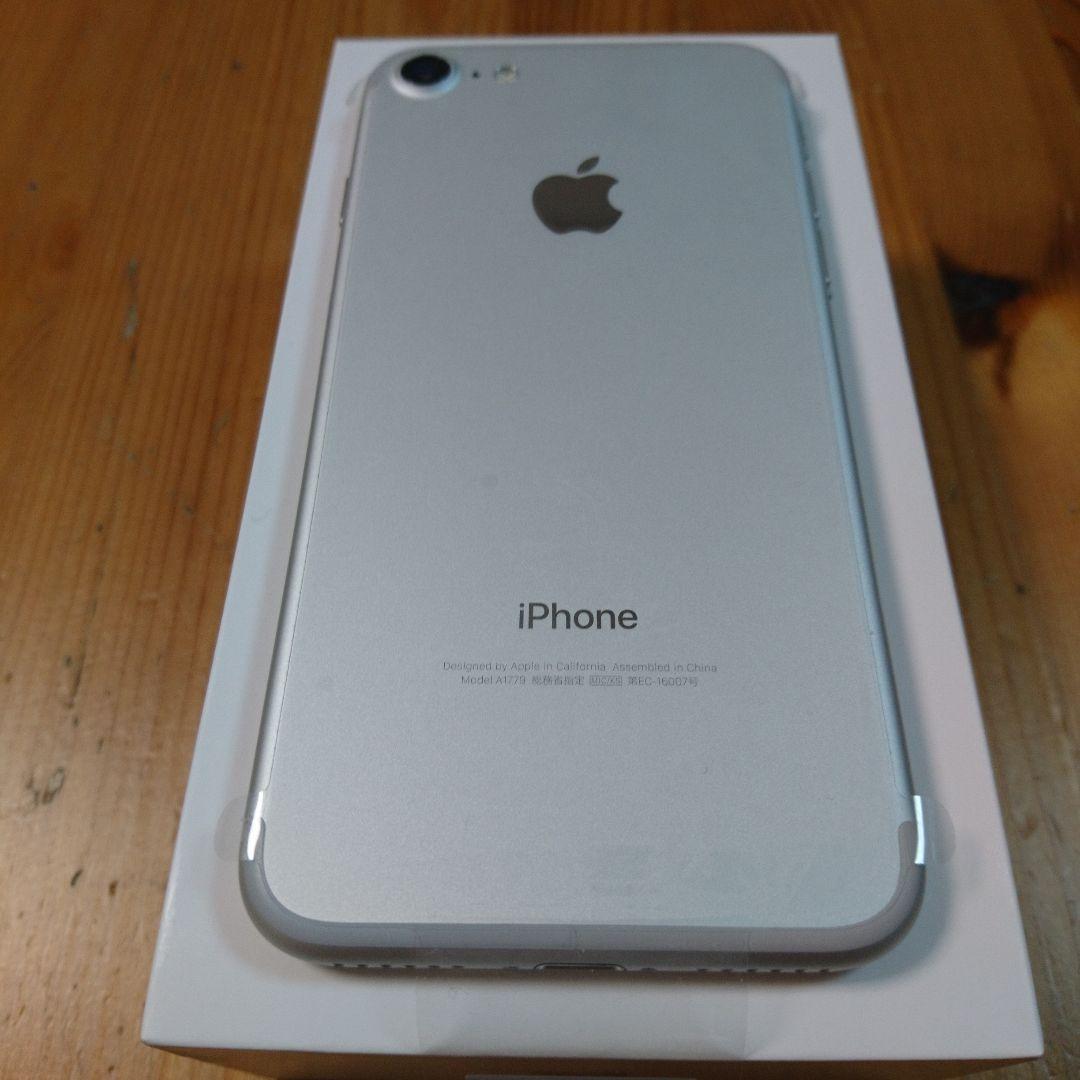 新品未使用 iPhone7 シルバー docomo simフリー