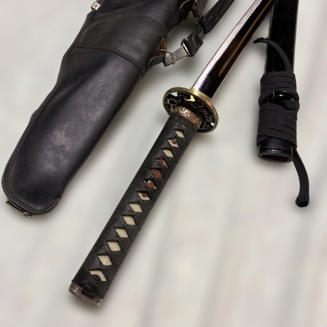 居合刀(刀ケース付) 黒柄 龍彫透し丸鍔 黒梨地鞘