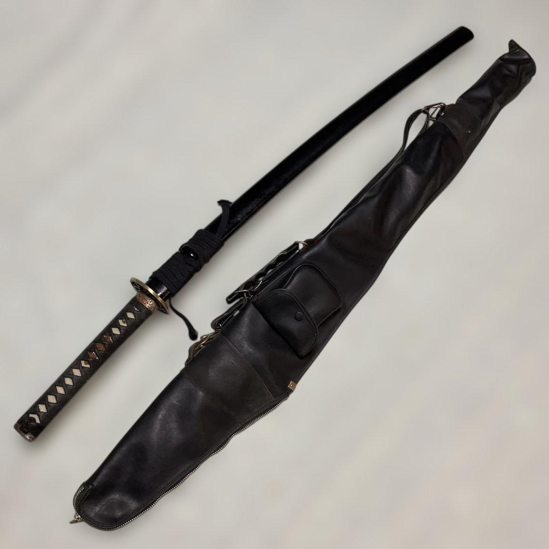 居合刀(刀ケース付) 黒柄 龍彫透し丸鍔 黒梨地鞘