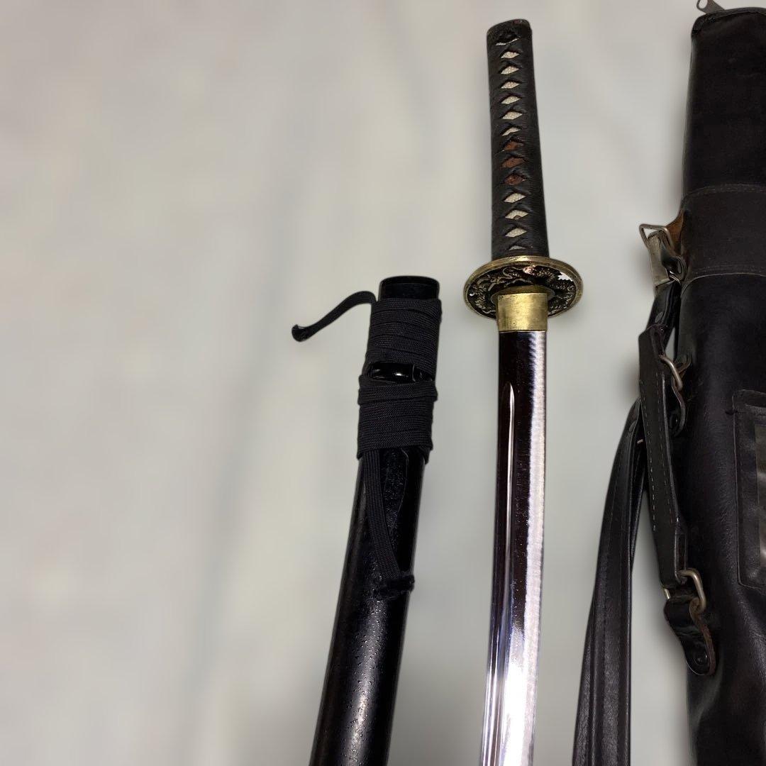 居合刀(刀ケース付) 黒柄 龍彫透し丸鍔 黒梨地鞘