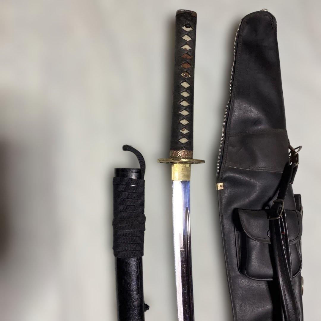 居合刀(刀ケース付) 黒柄 龍彫透し丸鍔 黒梨地鞘