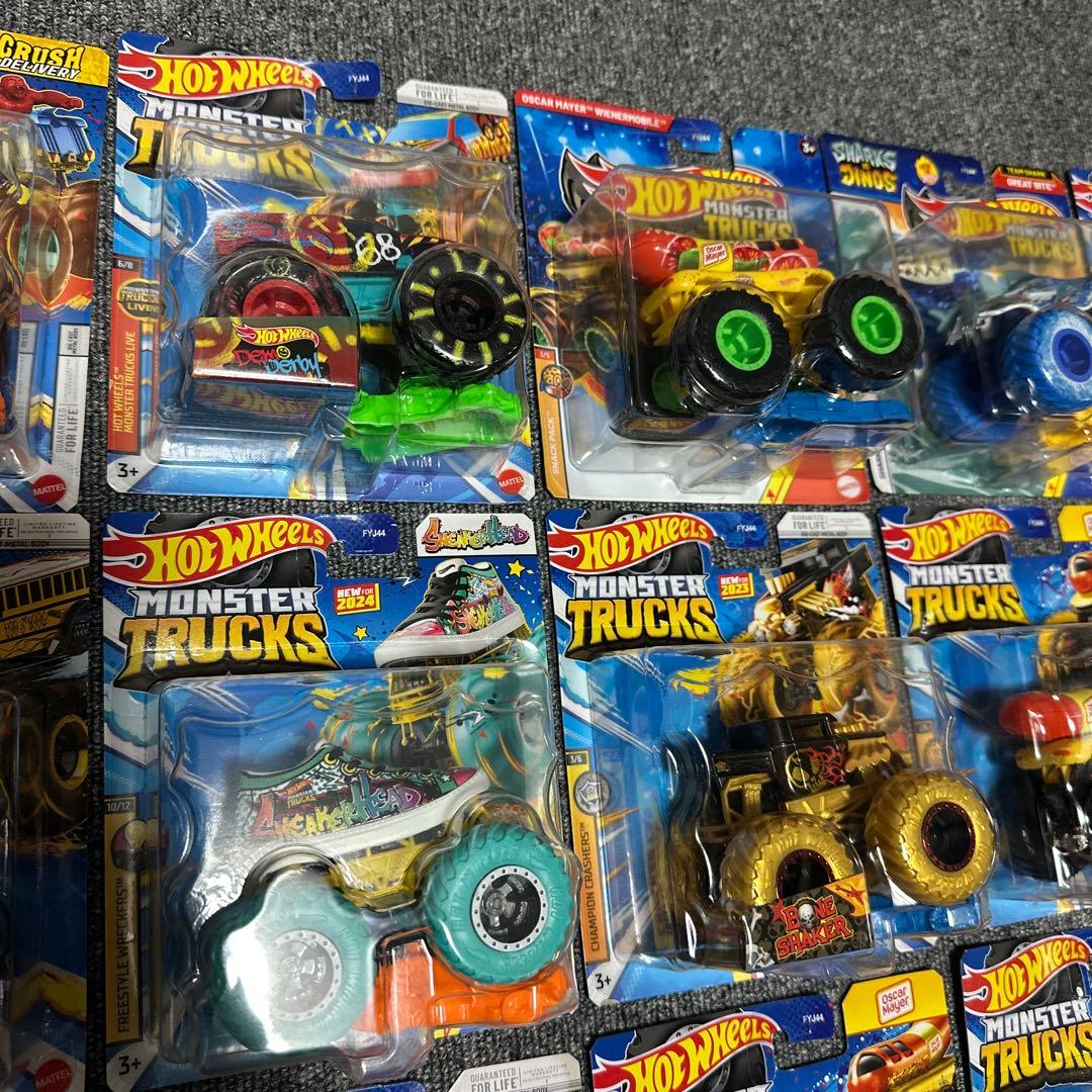 ホットウィール　モンスター　トラック　２４台　セット