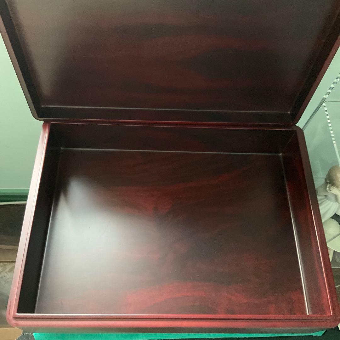 重厚で大変趣の御座います整理箱です。