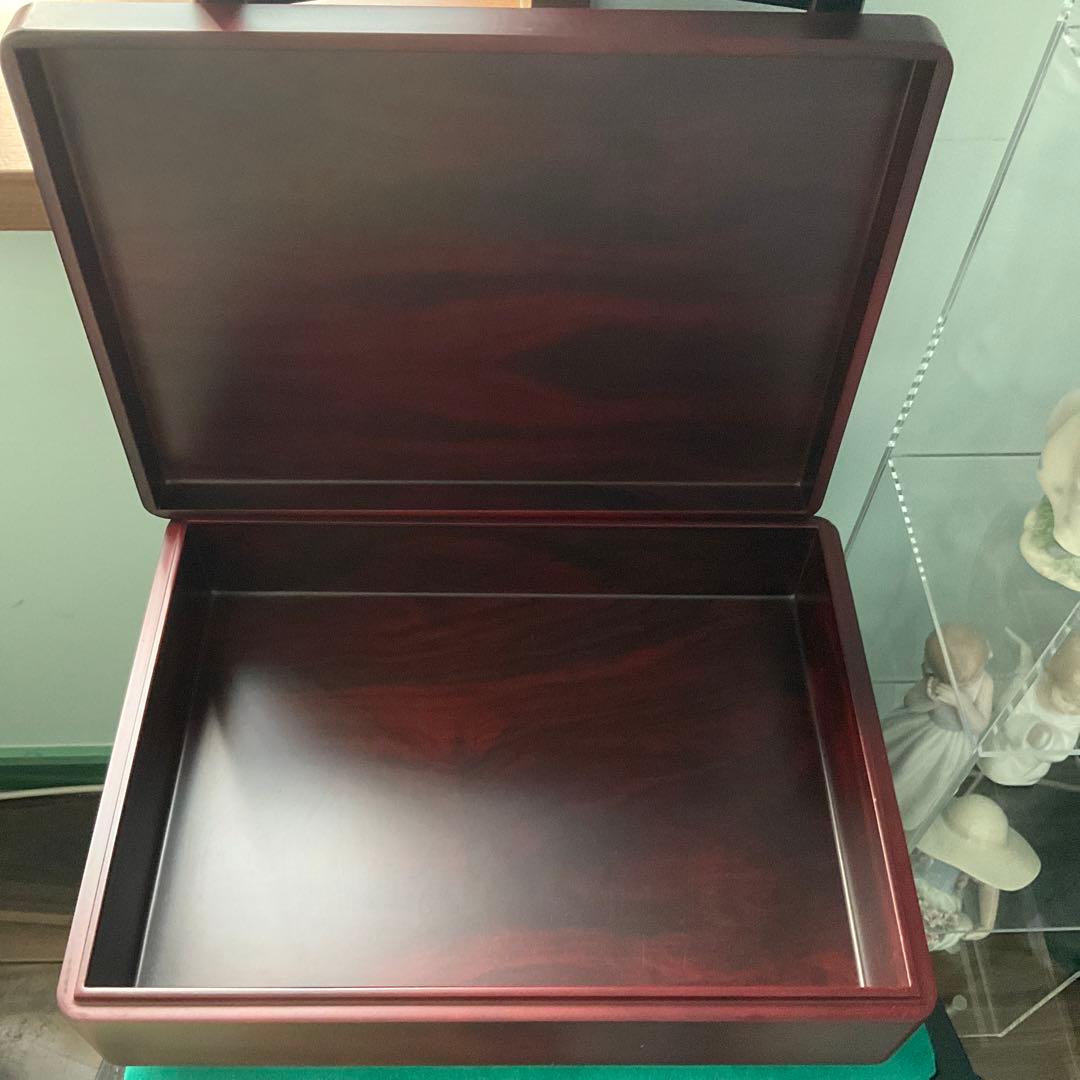 重厚で大変趣の御座います整理箱です。