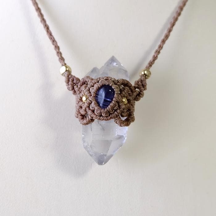 アイオライト・両剣水晶ポイント原石・ツイン両剣 マクラメ編みペンダント3822