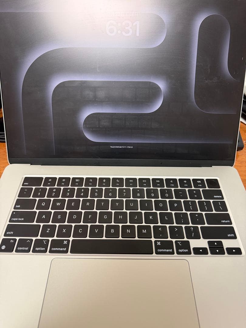 MacBook Air M3 15インチ シルバー　液晶フィルム付け　2025