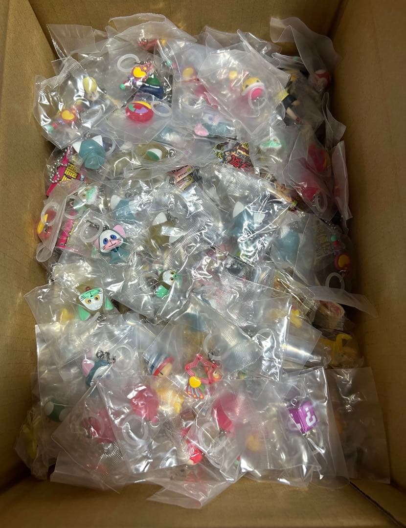 ノンジャンル　まとめ売り　カプセルトイ　330点以上