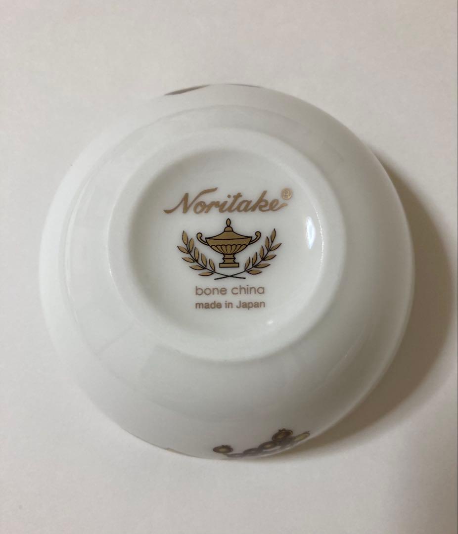 ノリタケ　ボンボニエール　金の実　陶器製蓋付き小物入れ　ホワイト白色ゴールド金色