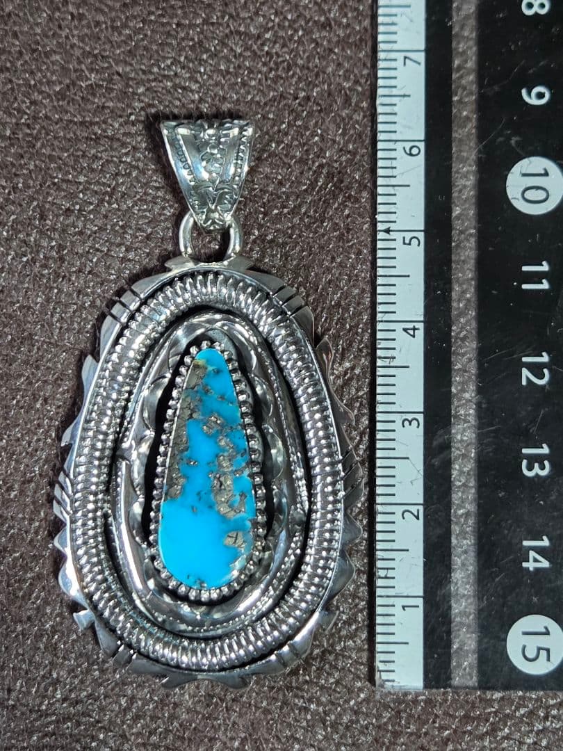 モレンシターコイズ　インディアンジュエリースタイル　三角線トップ　ペンダント