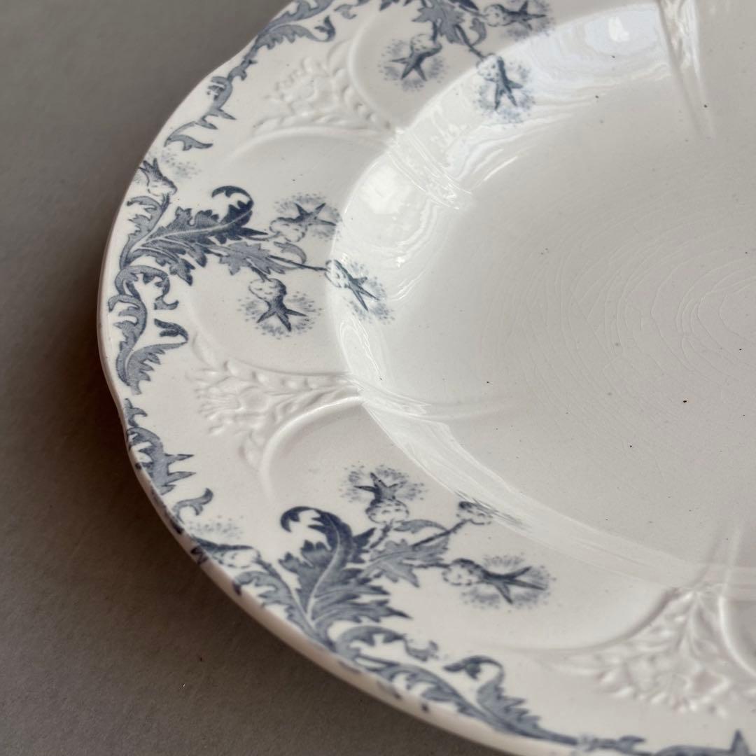 美品 フランスアンティークロンウィ ブルーグレーの美しい花絵とレリーフの深皿C