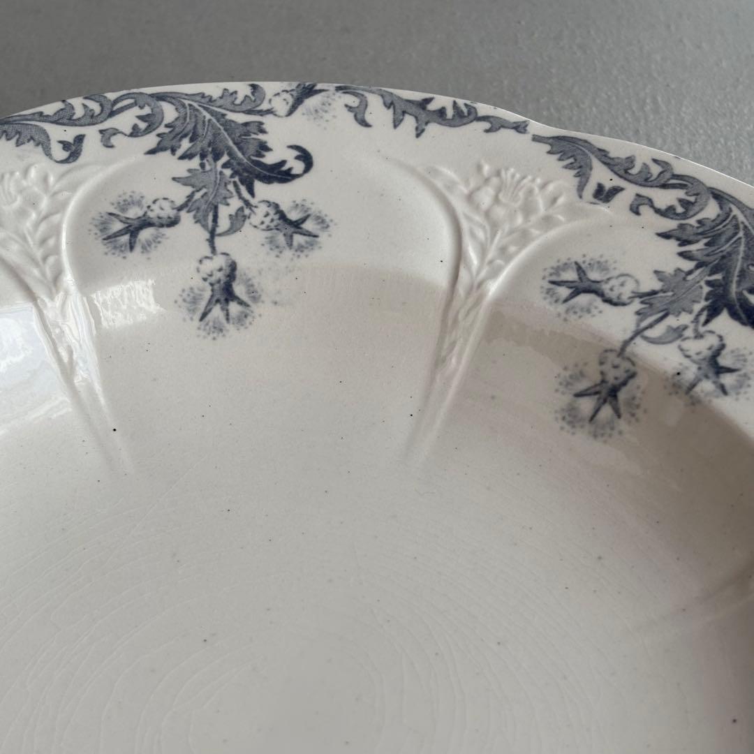 美品 フランスアンティークロンウィ ブルーグレーの美しい花絵とレリーフの深皿C