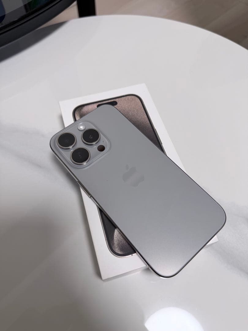 Apple iPhone 15 Pro ナチュラルチタニウム本体