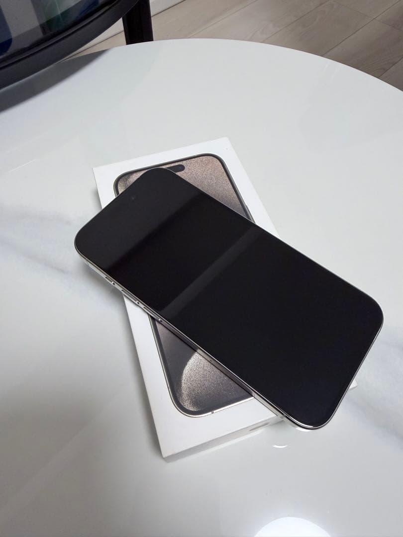 Apple iPhone 15 Pro ナチュラルチタニウム本体