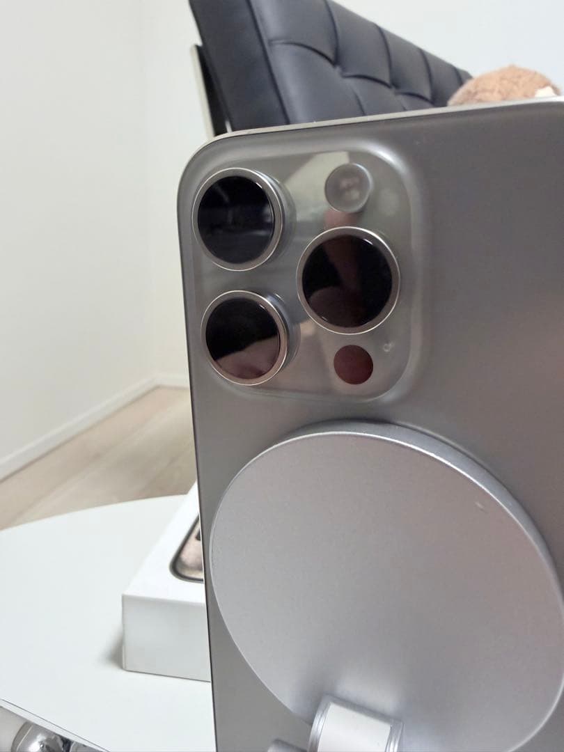 Apple iPhone 15 Pro ナチュラルチタニウム本体