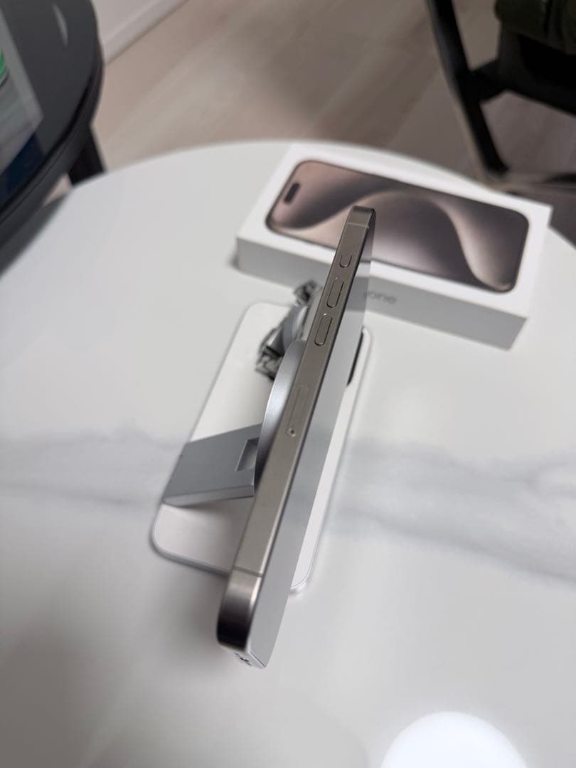 Apple iPhone 15 Pro ナチュラルチタニウム本体