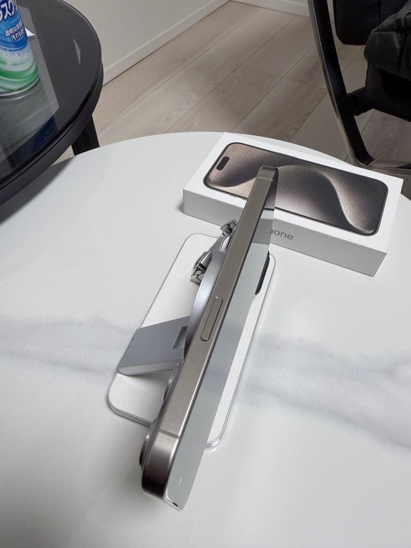 Apple iPhone 15 Pro ナチュラルチタニウム本体