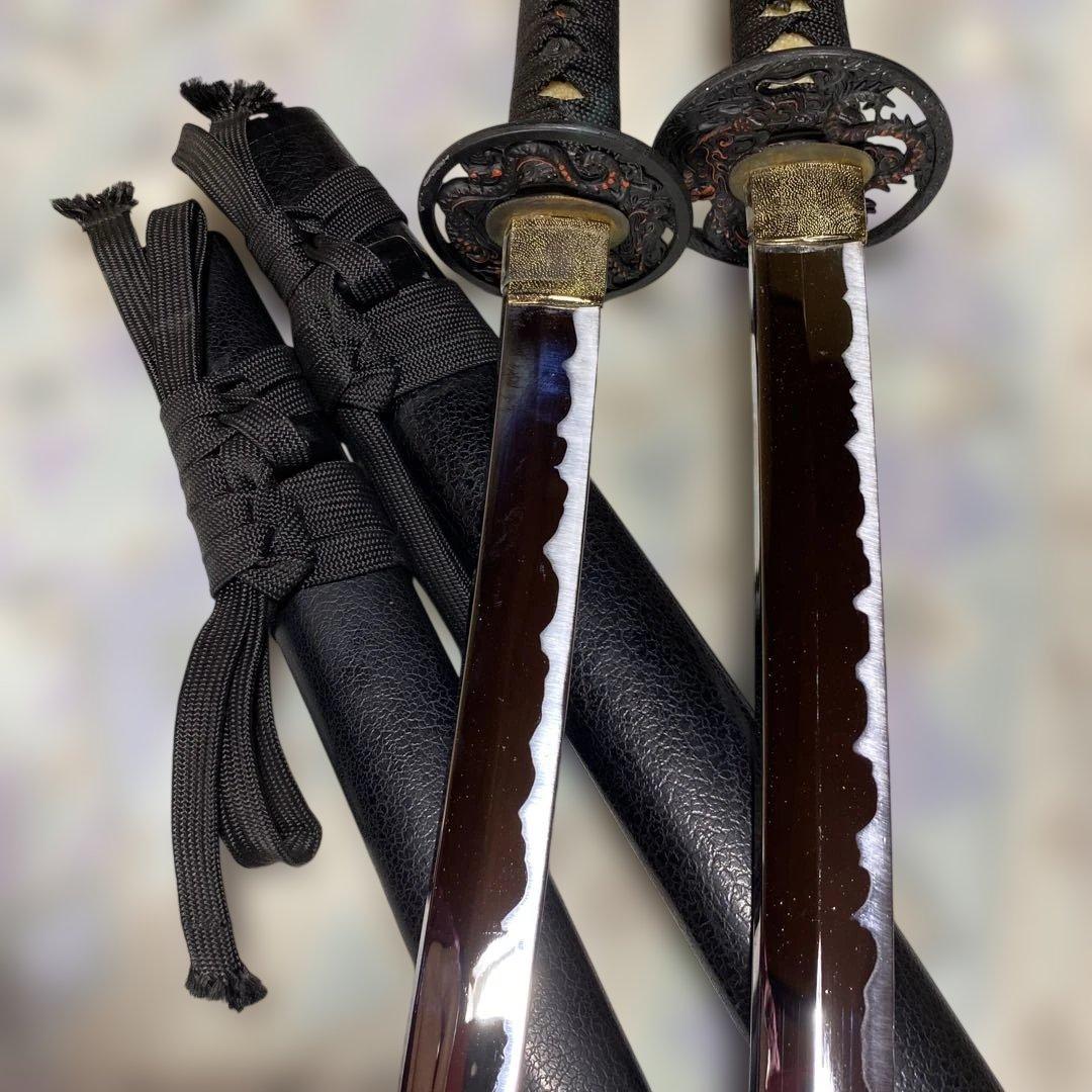 上級模造刀大小２本 黒柄 龍彫透し丸鍔 黒鱗鞘