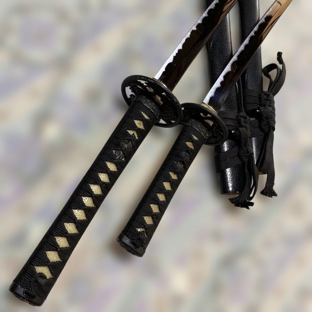 上級模造刀大小２本 黒柄 龍彫透し丸鍔 黒鱗鞘