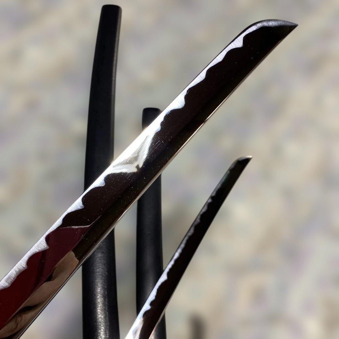 上級模造刀大小２本 黒柄 龍彫透し丸鍔 黒鱗鞘