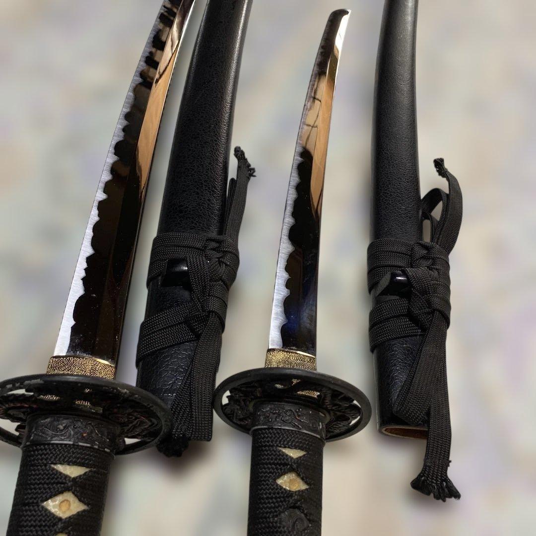 上級模造刀大小２本 黒柄 龍彫透し丸鍔 黒鱗鞘