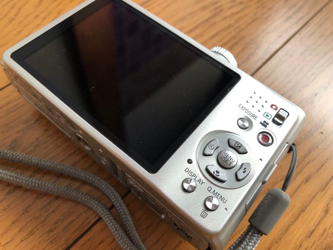 美品　LUMIX DMC-TZ10 パナソニック コンパクトデジタルカメラ