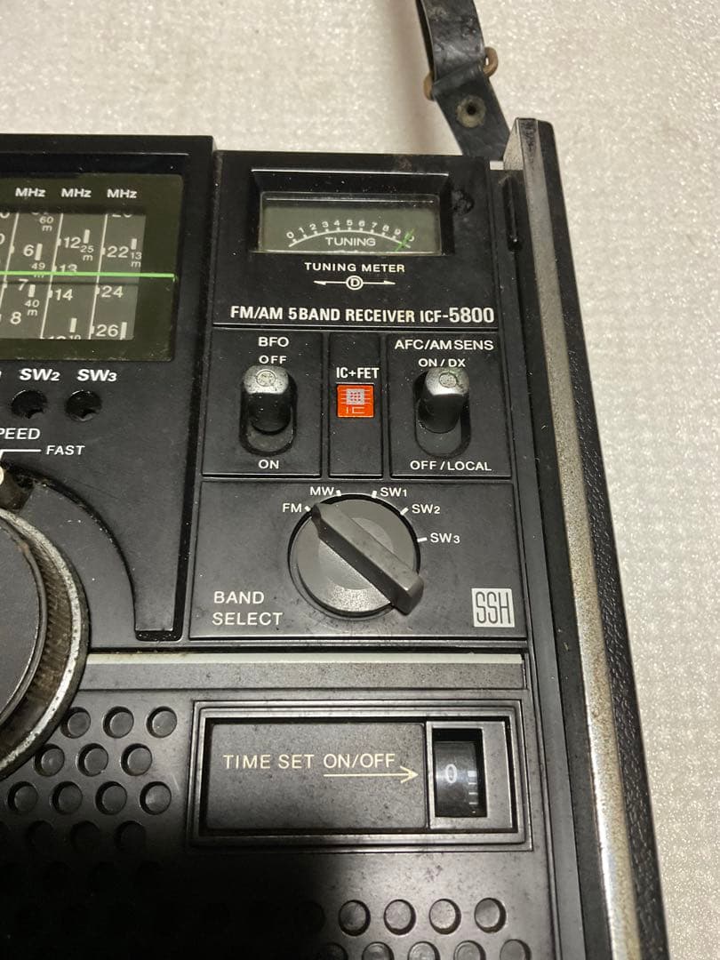 SONY／ICFー5800。【単二電池4本使用　普通に使えます　箱付き】