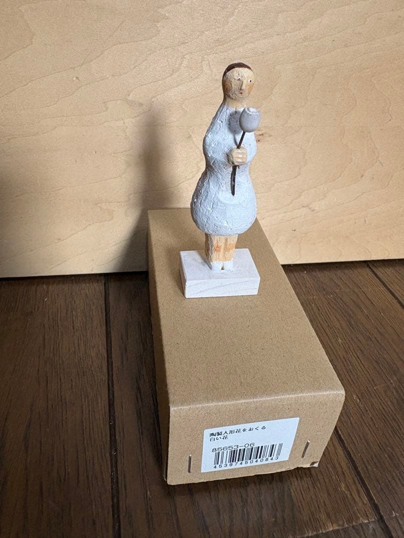 にしおゆき おるがん社 陶製人形 花をおくる 白い花