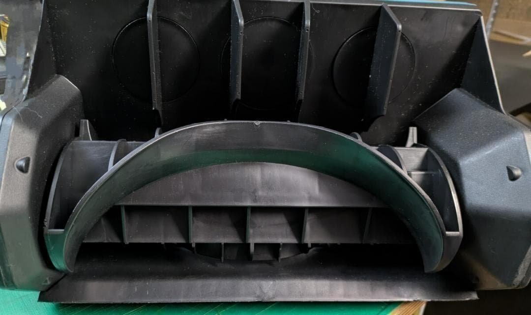 使用済み 【専用バッテリー2個+専用充電器付き】 電動除雪機 除雪機 スノーショ