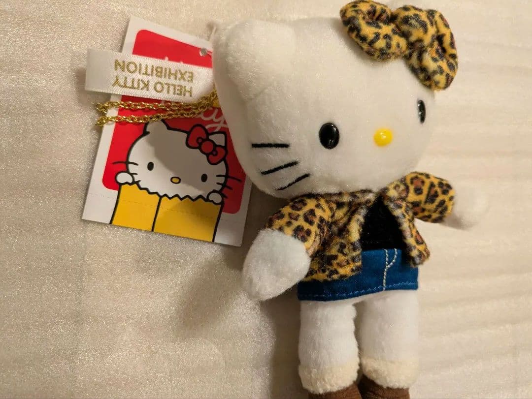 ハローキティ ヒョウ柄ジャケット キーホルダー 50th